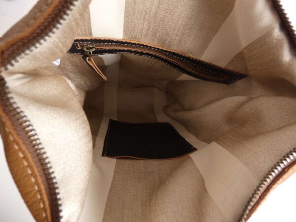 rugtasje jose - bruin leer -binnenkant tas met vakjes - tas van sas l